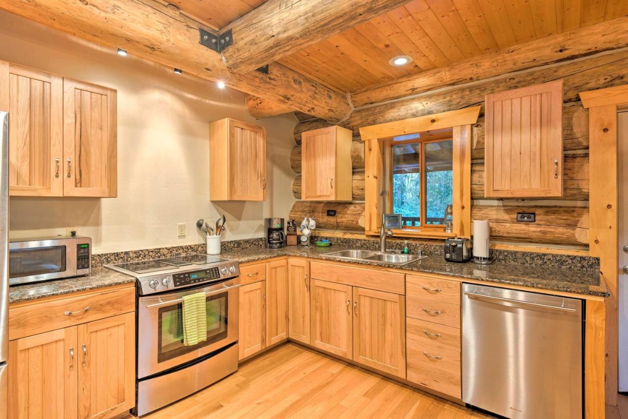Custom Riverfront Log Home near Stevens Pass! Gold Bar Eksteriør billede