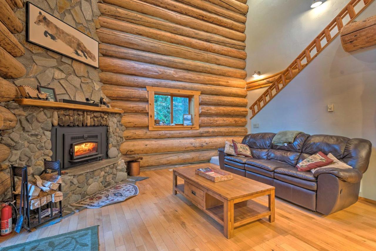 Custom Riverfront Log Home near Stevens Pass! Gold Bar Eksteriør billede