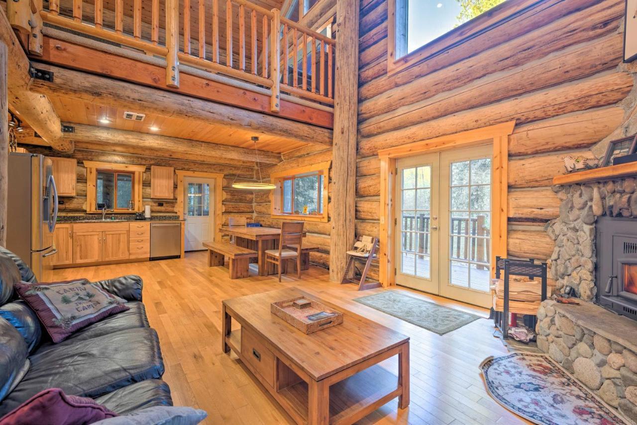 Custom Riverfront Log Home near Stevens Pass! Gold Bar Eksteriør billede