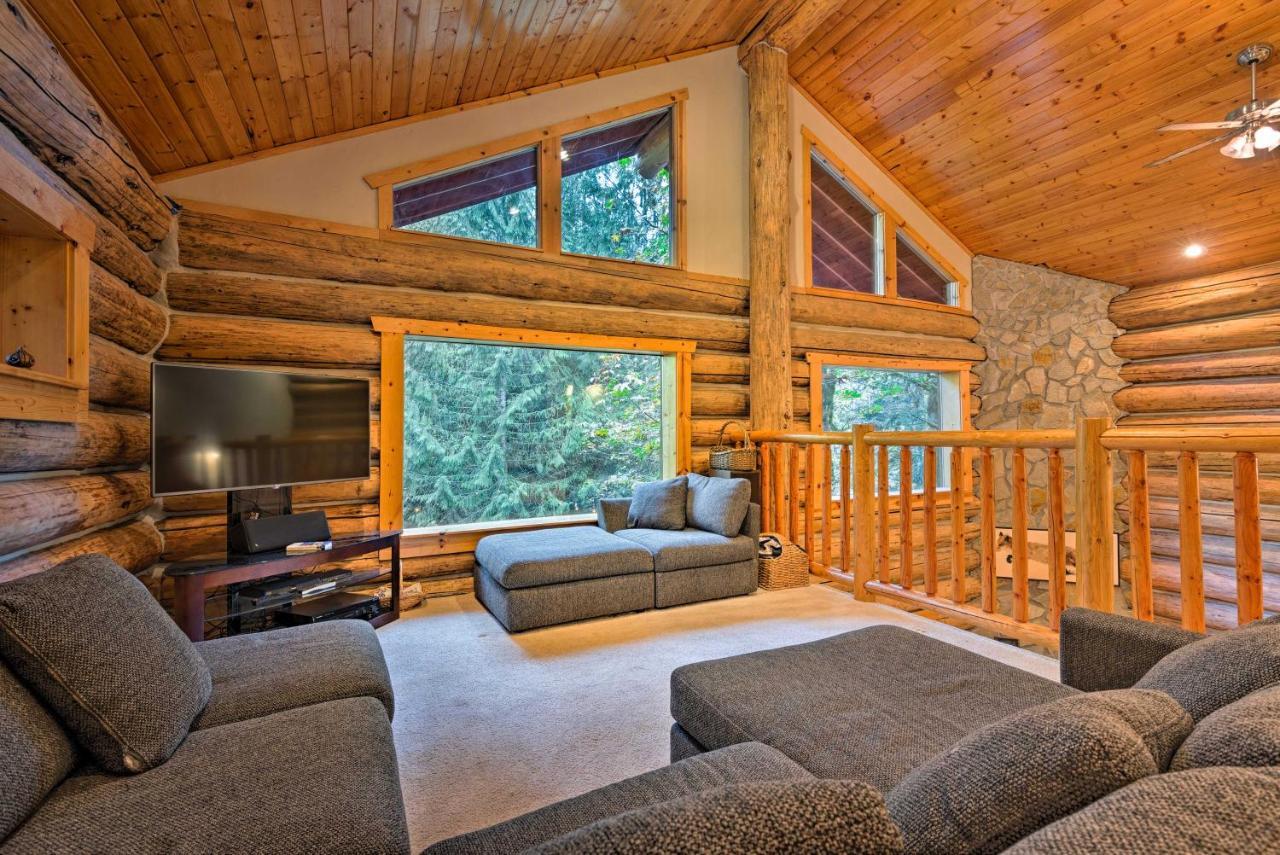 Custom Riverfront Log Home near Stevens Pass! Gold Bar Eksteriør billede