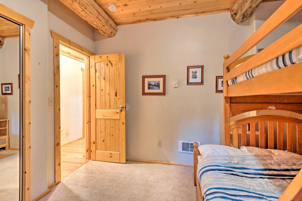 Custom Riverfront Log Home near Stevens Pass! Gold Bar Eksteriør billede