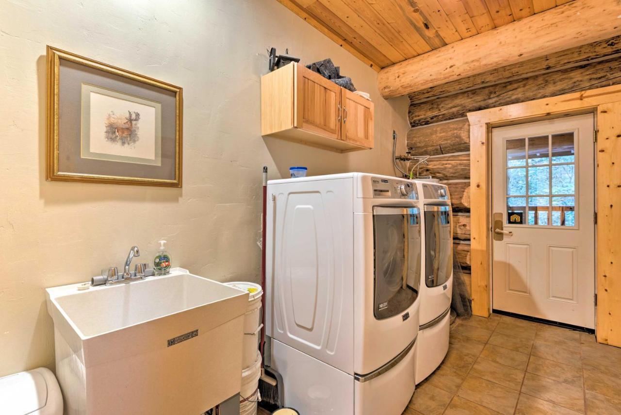 Custom Riverfront Log Home near Stevens Pass! Gold Bar Eksteriør billede